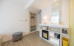 โรงแรมเยลโล รูม อนุสาวรีย์ชัยสมรภูมิ